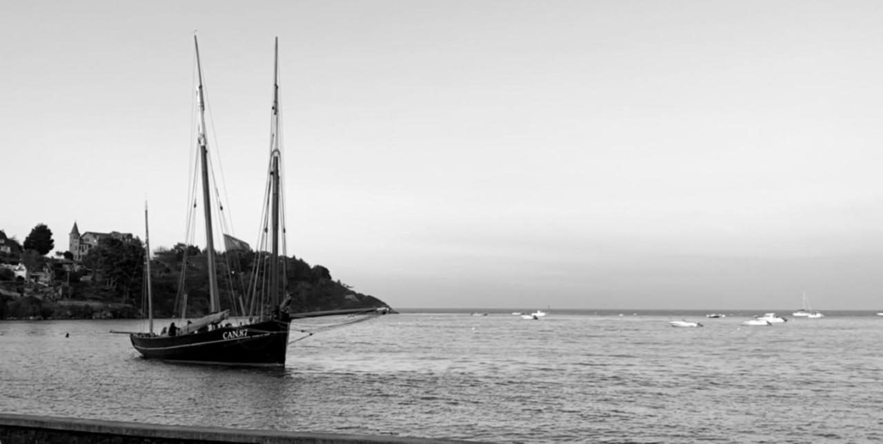 Bed and Breakfast Les Pieds Dans L'Eau 2 Cancale Exterior foto